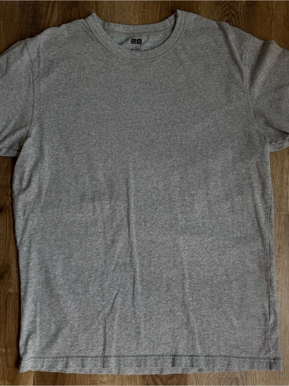 Men’s Gray UNIQLO T-shirt
